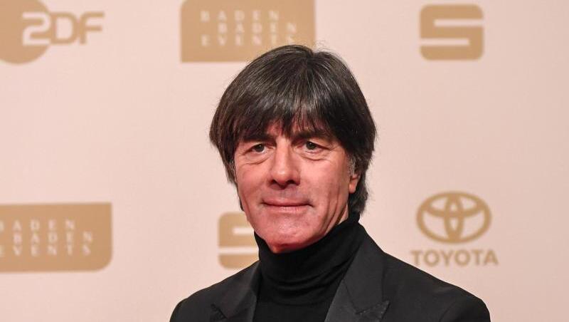 Einige Fans sehen Bundestrainer Joachim Löw kritisch. Einige Fans sehen Bundestrainer Joachim Löw kritisch.