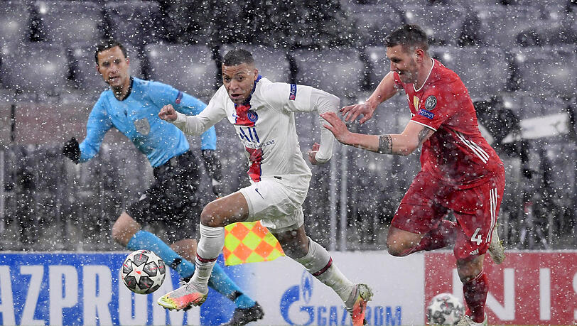 Niklas Süle hatte im Hinspiel große Probleme mit Kylian Mbappé - im Rückspiel fällt er verletzungsbedingt aus. Niklas Süle hatte im Hinspiel große Probleme mit Kylian Mbappé - im Rückspiel fällt er verletzungsbedingt aus.