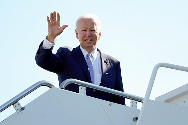 US-Präsident Joe Biden besteigt die Air Force One, um zum G7-Gipfel nach Deutschland zu reisen.. US-Präsident Joe Biden besteigt die Air Force One, um zum G7-Gipfel nach Deutschland zu reisen..