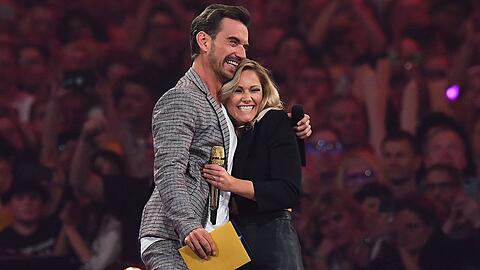 Florian Silbereisen und Helene Fischer könnten in ihrer Weihnachtsshow dieses Jahr ein Duett singen. Florian Silbereisen und Helene Fischer könnten in ihrer Weihnachtsshow dieses Jahr ein Duett singen.