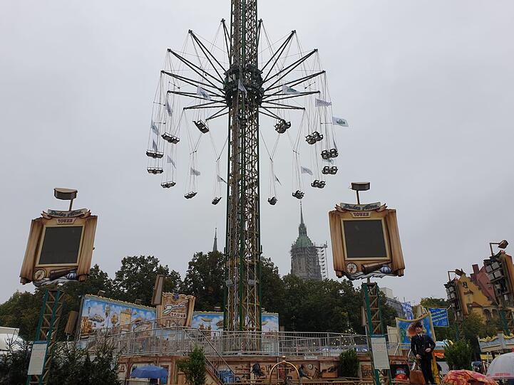 Bei dem trüben Wetter kommt selbst auf der Wiesn keine Partystimmung auf. Bei dem trüben Wetter kommt selbst auf der Wiesn keine Partystimmung auf.