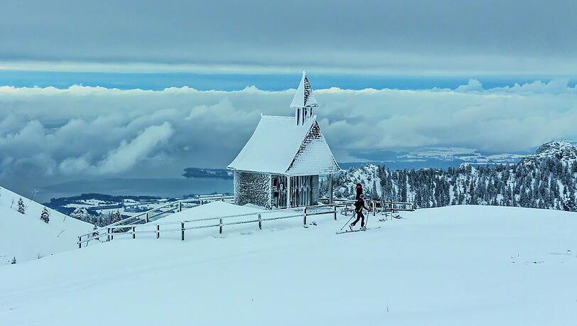 Dann mit fantastischer Aussicht auf den Chiemgau nach oben. Dann mit fantastischer Aussicht auf den Chiemgau nach oben.
