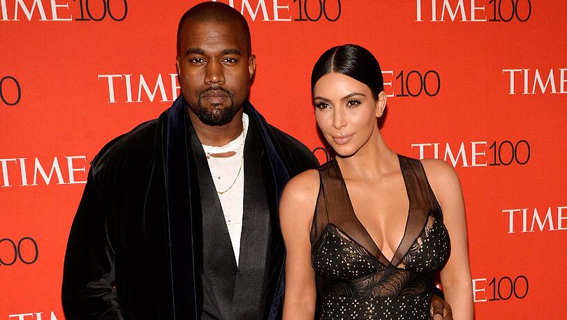 Kanye West und Kim Kardashian haben bei der zweiten Schwangerschaft nichts dem Zufall überlassen: Während der künstlichen Befruchtung wurden Kim nur männliche Embryone eingesetzt. Kanye West und Kim Kardashian haben bei der zweiten Schwangerschaft nichts dem Zufall überlassen: Während der künstlichen Befruchtung wurden Kim nur männliche Embryone eingesetzt.