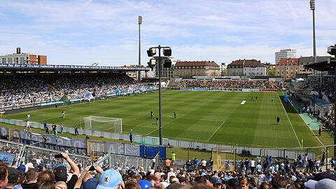 Das Grünwalder Stadion hat derzeit eine Stadion-Kapazität von 15.000 Plätzen. Das Grünwalder Stadion hat derzeit eine Stadion-Kapazität von 15.000 Plätzen.