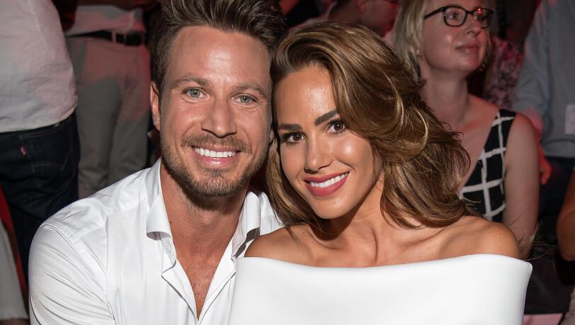 Sebastian Pannek und Angelina Heger verkünden ihre Verlobung auf Instagram. Sebastian Pannek und Angelina Heger verkünden ihre Verlobung auf Instagram.