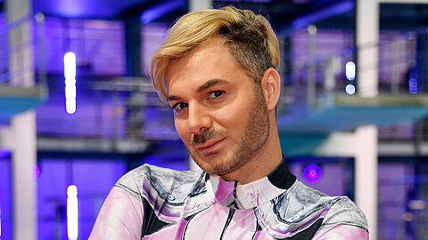 Sam Dylan will eine andere Kandidatin im Dschungelcamp mit unangenehmen Fragen konfrontieren. Sam Dylan will eine andere Kandidatin im Dschungelcamp mit unangenehmen Fragen konfrontieren.