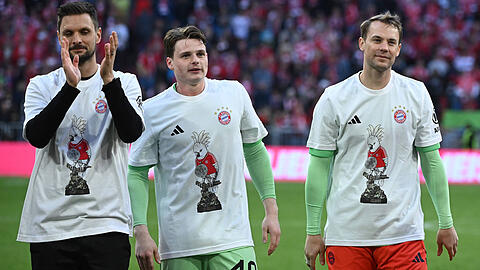 Die Titel-Keeper des FC Bayern (v.l.): Sven Ulreich, Jonas Urbig und Neuer (13). Die Titel-Keeper des FC Bayern (v.l.): Sven Ulreich, Jonas Urbig und Neuer (13).