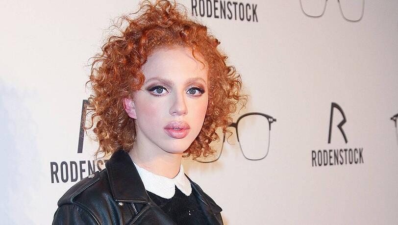 Anna Ermakova bezeichnete ihre verstorbene Großmutter als "starke Frau, die mir immer Freundlichkeit entgegenbrachte". Anna Ermakova bezeichnete ihre verstorbene Großmutter als "starke Frau, die mir immer Freundlichkeit entgegenbrachte".