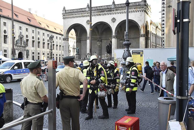 Feuer am U-Bahnhof Odeonsplatz. Die Bilder vom Feuerwehreinsatz am Dienstagabend.