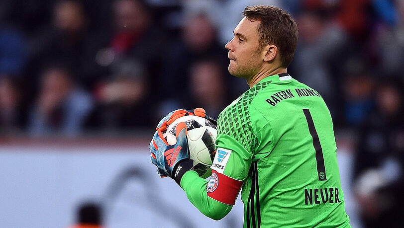 Der neue Kapitän des FC Bayern absolvierte am Donnerstag erstmals wieder torwartspezifische Übungen. Der neue Kapitän des FC Bayern absolvierte am Donnerstag erstmals wieder torwartspezifische Übungen.