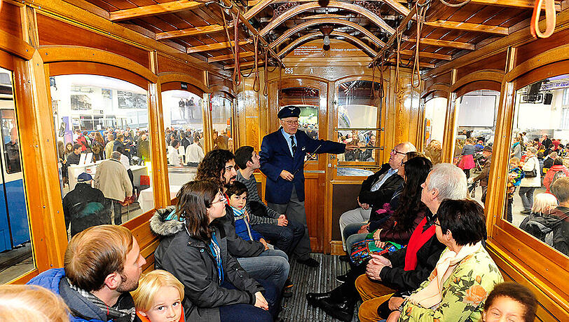 Über 7000 Besucher feierten den 140. Geburstag der Münchner Tram. Über 7000 Besucher feierten den 140. Geburstag der Münchner Tram.
