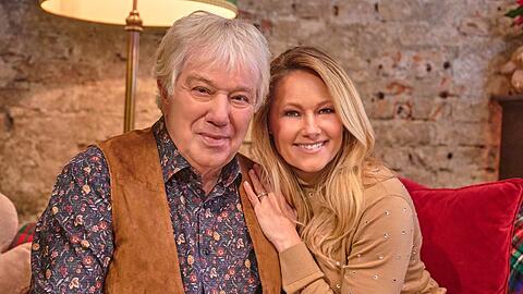 Auch Rolf Zuckowski ist Teil des neuen Albums von Helene Fischer: Die beiden singen zusammen das Duett "Bald ist Weihnachten", das bereits am 14. November erscheint. Auch Rolf Zuckowski ist Teil des neuen Albums von Helene Fischer: Die beiden singen zusammen das Duett "Bald ist Weihnachten", das bereits am 14. November erscheint.