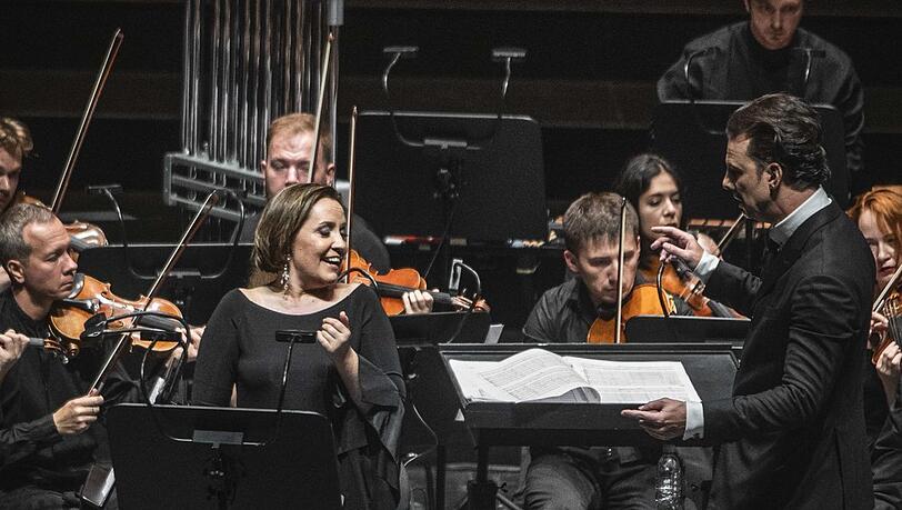 Teodor Currentzis und die Sopranistin Nadezhda Pavlova. Teodor Currentzis und die Sopranistin Nadezhda Pavlova.