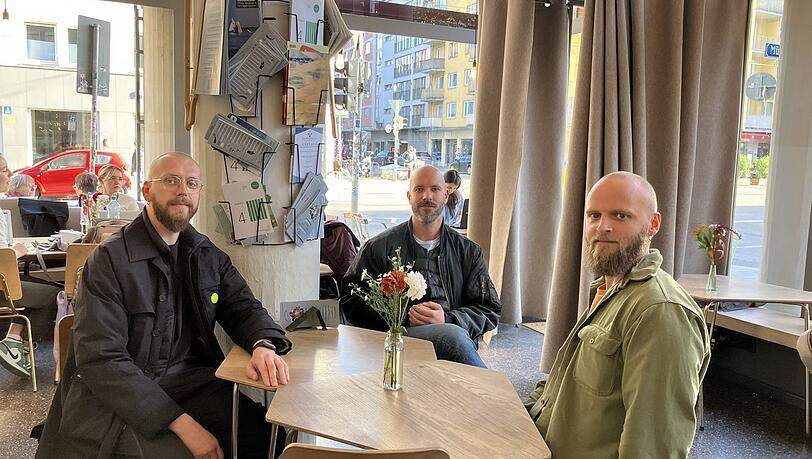 Von links: Andrey, Dmitri und Denis sind vor der Einberufung aus Russland geflohen. Von links: Andrey, Dmitri und Denis sind vor der Einberufung aus Russland geflohen.
