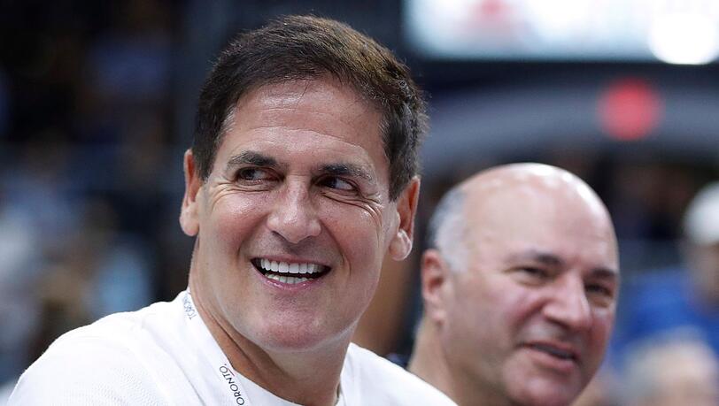 Mavs-Besitzer Mark Cuban und die Mavericks bekamen von der NBA eine Strafe aufgebrummt. Mavs-Besitzer Mark Cuban und die Mavericks bekamen von der NBA eine Strafe aufgebrummt.