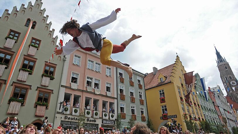Gaukler - dürfen auf einem Mittelalterfest natürlich nicht fehlen. Gaukler - dürfen auf einem Mittelalterfest natürlich nicht fehlen.