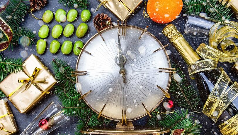 Andere Länder, andere Traditionen: Rund um die Welt gibt es zahlreiche ausgefallene Silvesterbräuche. Andere Länder, andere Traditionen: Rund um die Welt gibt es zahlreiche ausgefallene Silvesterbräuche.