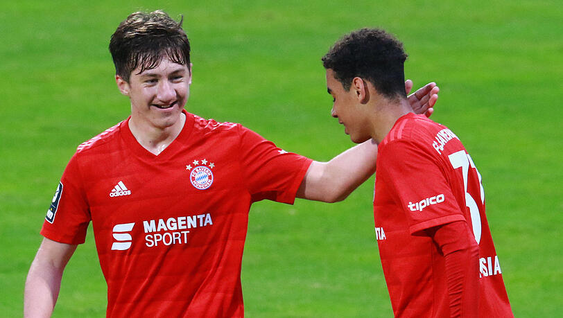 Angelo Stiller und Jamal Musiala im Einsatz für die zweite Mannschaft des FC Bayern im Juni 2020. Angelo Stiller und Jamal Musiala im Einsatz für die zweite Mannschaft des FC Bayern im Juni 2020.