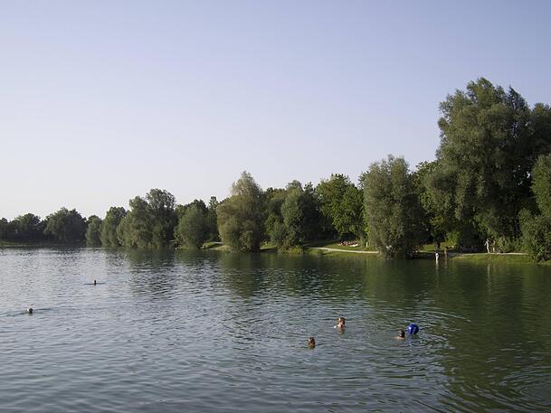 Rund um den Heimstettener See gibt es viel alten Baumbestand. Rund um den Heimstettener See gibt es viel alten Baumbestand.