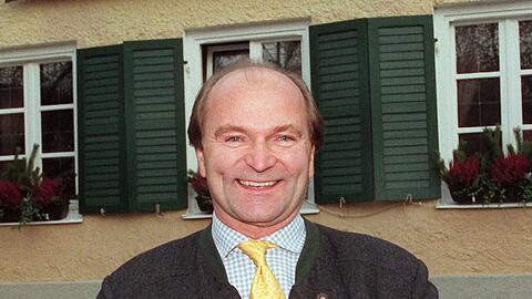 Sepp Krätz, Wirt der Münchner Waldwirtschaft, sie war Ausgangspunkt der Münchner Biergarten-Revolution 1995. Sepp Krätz, Wirt der Münchner Waldwirtschaft, sie war Ausgangspunkt der Münchner Biergarten-Revolution 1995.