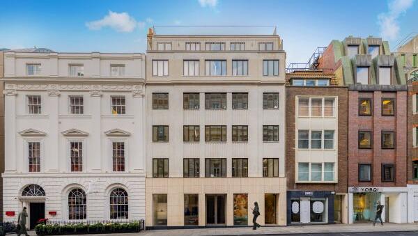 Eine Abbildung der erworbenen Immobilie (Gebäude in der Mitte) im Londoner West End. Eine Abbildung der erworbenen Immobilie (Gebäude in der Mitte) im Londoner West End.
