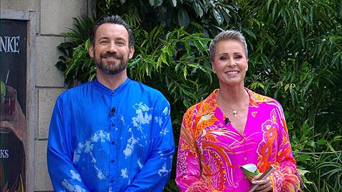 Jan Köppen und Sonja Zietlow moderieren das Dschungelcamp 2025. Werden die Zuschauer bei der Wahl ihres Favoriten vom Sender manipuliert? Jan Köppen und Sonja Zietlow moderieren das Dschungelcamp 2025. Werden die Zuschauer bei der Wahl ihres Favoriten vom Sender manipuliert?