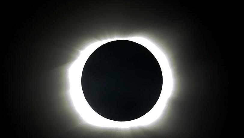 Die Reaktionen auf die Sonnenfinsternis auf Twitter. Die Reaktionen auf die Sonnenfinsternis auf Twitter.