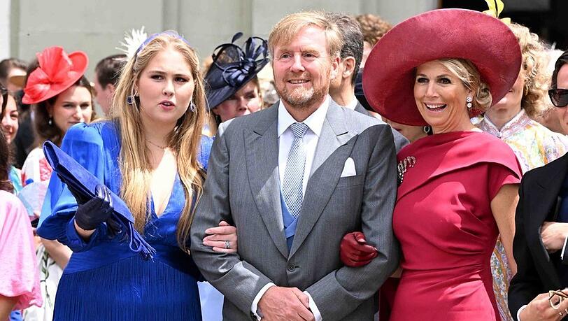 Prominente Hochzeitsgäste: Der niederländische König Willem-Alexander mit Königin Maxima und Tochter Prinzessin Amalia. Prominente Hochzeitsgäste: Der niederländische König Willem-Alexander mit Königin Maxima und Tochter Prinzessin Amalia.