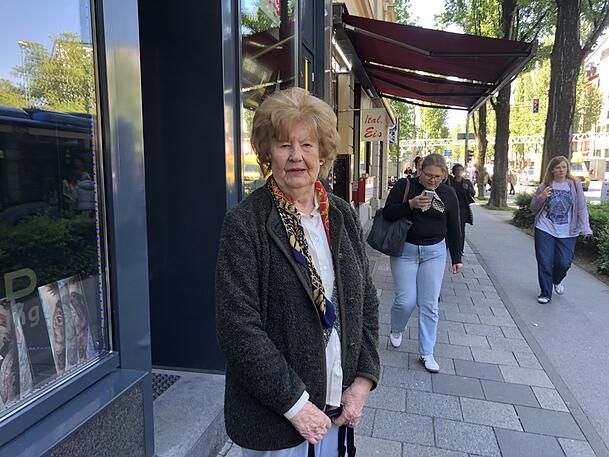 Die Münchnerin Ingrid Sättler wundert sich über die lange Dauer der U-Bahn-Sanierungen. Die Münchnerin Ingrid Sättler wundert sich über die lange Dauer der U-Bahn-Sanierungen.