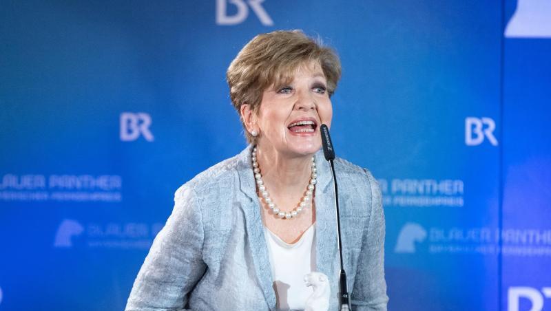 Moderatorin Carolin Reiber bei der Verleihung des Bayerischen Fernsehpreises. Moderatorin Carolin Reiber bei der Verleihung des Bayerischen Fernsehpreises.