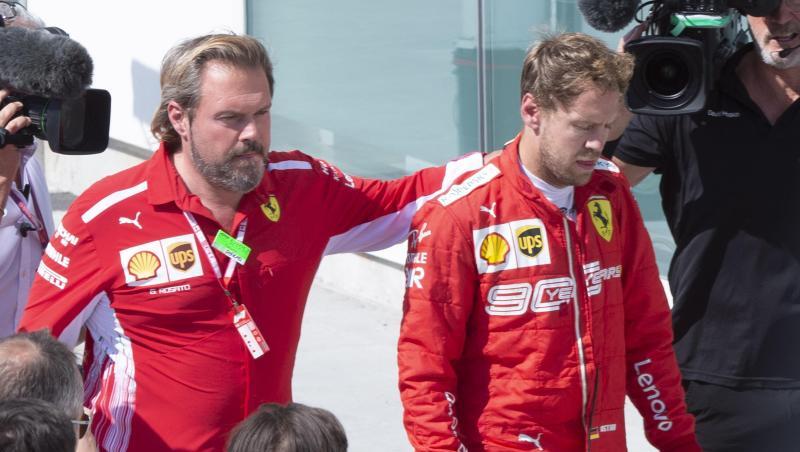 Sebastian Vettel verlässt beim Großen Preis von Kanada enttäuscht die Siegerehrung. Sebastian Vettel verlässt beim Großen Preis von Kanada enttäuscht die Siegerehrung.