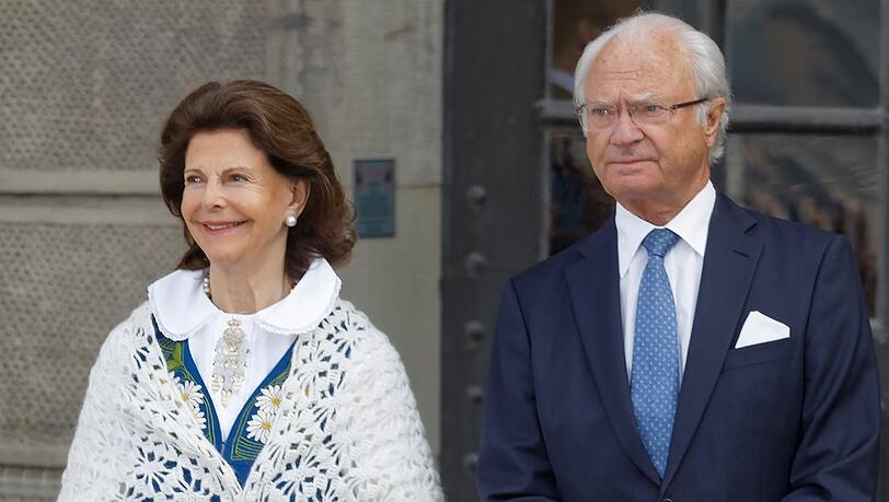Königin Silvia und König Carl Gustav schicken zum Mittsommerfest 2024 digitale Grüße. Königin Silvia und König Carl Gustav schicken zum Mittsommerfest 2024 digitale Grüße.