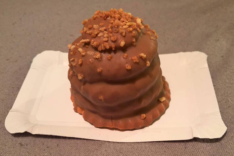 Granatsplitter werden traditionell aus den bei der Torten- und Biskuitrollenherstellung anfallenden Abschnitten hergestellt wird. Daher bieten sich hier Plätzchenreste perfekt an. Granatsplitter werden traditionell aus den bei der Torten- und Biskuitrollenherstellung anfallenden Abschnitten hergestellt wird. Daher bieten sich hier Plätzchenreste perfekt an.