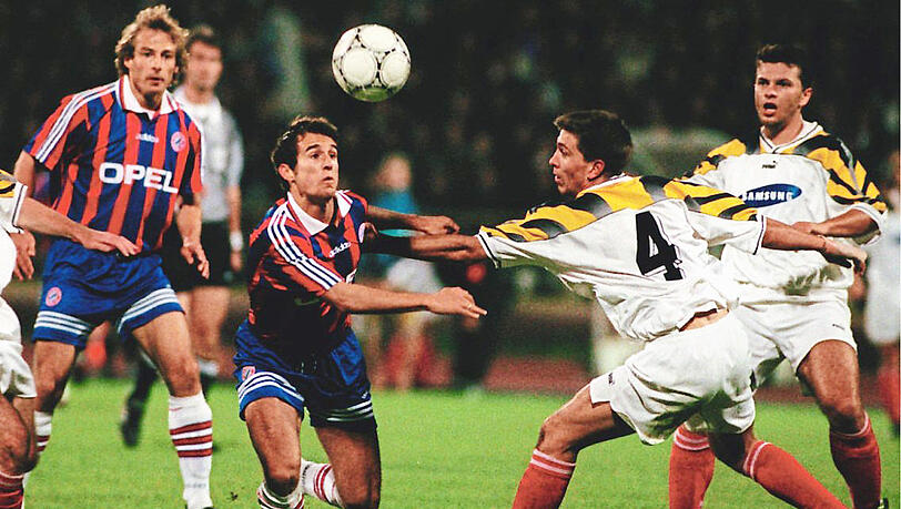 Klare Sache im Jahr 1995: Die Bayern um Scholl (2.v.l.) und Klinsmann (l.) gewinnen bei Lok Moskau mit 5:0. Klare Sache im Jahr 1995: Die Bayern um Scholl (2.v.l.) und Klinsmann (l.) gewinnen bei Lok Moskau mit 5:0.