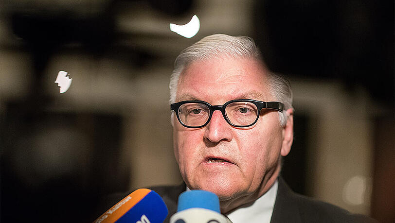 Bundesaußenminister Frank-Walter Steinmeier gibt ein Statement zur Lage in der Ukraine ab. Foto: Bernd von Jutrczenka Bundesaußenminister Frank-Walter Steinmeier gibt ein Statement zur Lage in der Ukraine ab. Foto: Bernd von Jutrczenka