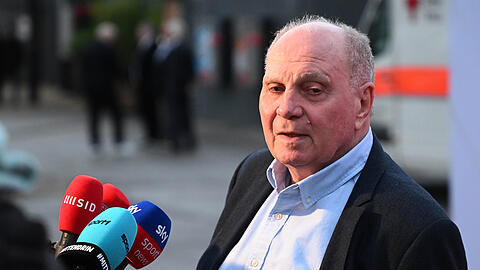 Ehrenpräsident des FC Bayern: Uli Hoeneß. Ehrenpräsident des FC Bayern: Uli Hoeneß.