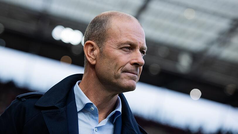 Jess Thorup steht vor einem Spiel im RheinEnergieStadion. Jess Thorup steht vor einem Spiel im RheinEnergieStadion.