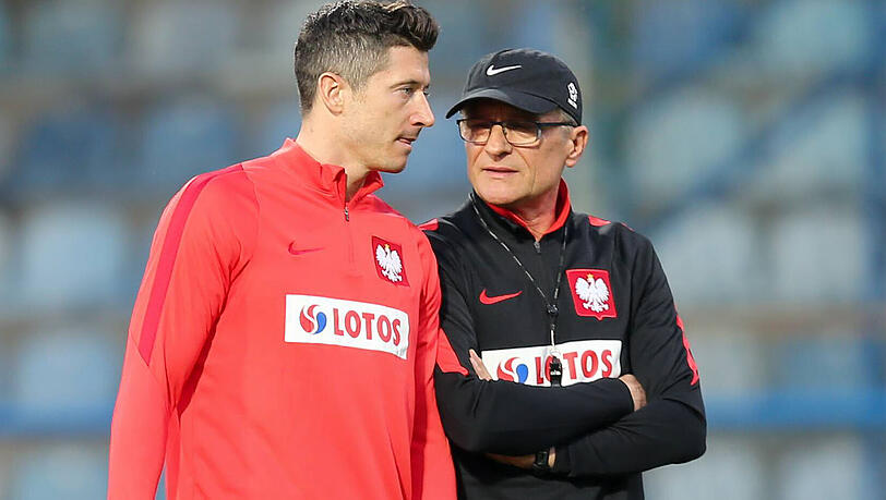 Vertraute in der polnischen Nationalmannschaft: Robert Lewandowski (li.) vom FC Bayern und Nationalcoach Adam Nawalka. Vertraute in der polnischen Nationalmannschaft: Robert Lewandowski (li.) vom FC Bayern und Nationalcoach Adam Nawalka.