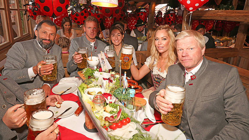 Ernste Mienen nach der Augsburg-Pleite: Die damaligen Bayern-Verantwortlichen Hasan Salihamidzic, Julian Nagelsmann und Oliver Kahn (v.l.). Ernste Mienen nach der Augsburg-Pleite: Die damaligen Bayern-Verantwortlichen Hasan Salihamidzic, Julian Nagelsmann und Oliver Kahn (v.l.).