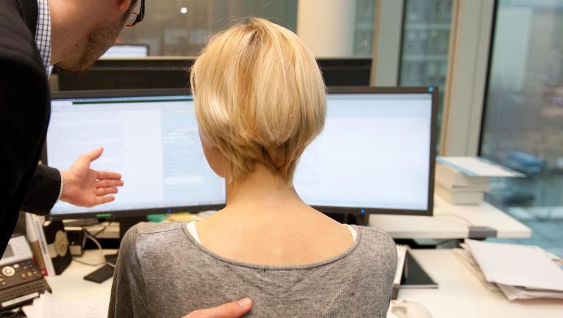 Laut einer repräsentativen Umfrage wurden rund 13 Prozent der Frauen und 5 Prozent der Männer in den vergangen drei Jahren sexuell belästigt. Laut einer repräsentativen Umfrage wurden rund 13 Prozent der Frauen und 5 Prozent der Männer in den vergangen drei Jahren sexuell belästigt.