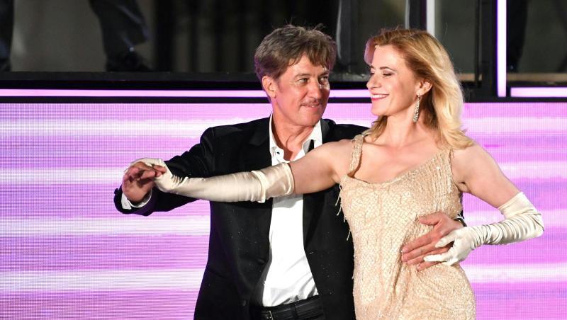 Tobias Moretti als Jedermann und Caroline Peters als Buhlschaft. Tobias Moretti als Jedermann und Caroline Peters als Buhlschaft.