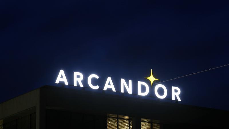 Arcandor bei Nacht. Arcandor bei Nacht.