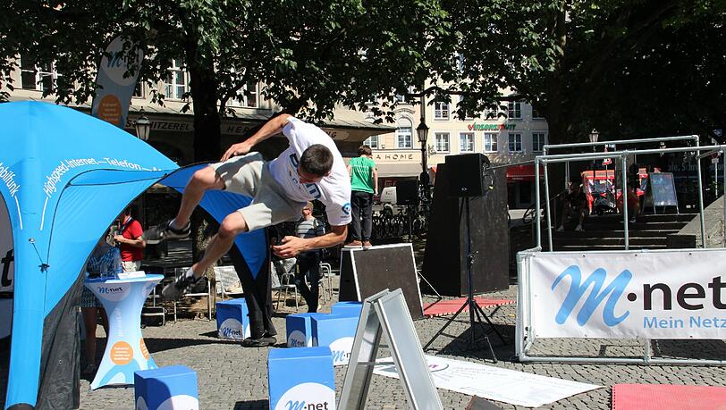 Die Parkour-Profis trainieren am Rindermarkt. Die Parkour-Profis trainieren am Rindermarkt.