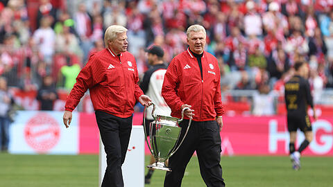 Brachte den Henkelpott zusammen mit Oliver Kahn in die Allianz Arena: Stefan Effenberg. Brachte den Henkelpott zusammen mit Oliver Kahn in die Allianz Arena: Stefan Effenberg.