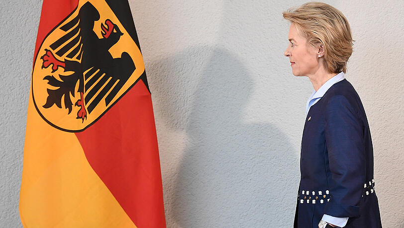 Ursula von der Leyen: "Die Defizite in Teilen der Führung, Ausbildung, Erziehung und Dienstaufsicht in Pfullendorf waren nicht wegzureden". Ursula von der Leyen: "Die Defizite in Teilen der Führung, Ausbildung, Erziehung und Dienstaufsicht in Pfullendorf waren nicht wegzureden".