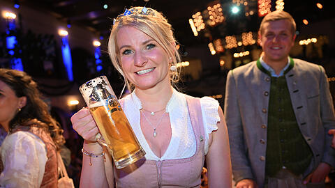 Die neue Bayerische Bierkönigin 2026/27 Katharina Kastenmüller aus Oberbayern nach ihrer Wahl im Löwenbräukeller. Die neue Bayerische Bierkönigin 2026/27 Katharina Kastenmüller aus Oberbayern nach ihrer Wahl im Löwenbräukeller.