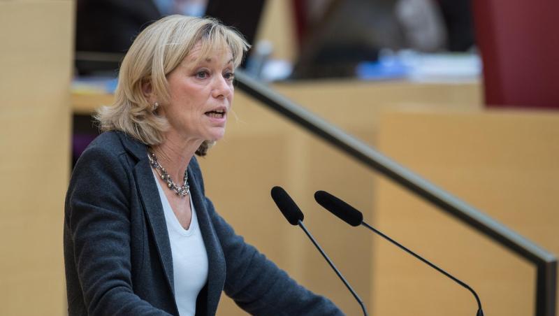 Die CSU-Landtagsabgeordnete Carolina Trautner spricht während einer aktuellen Stunde im Plenarsaal im bayerischen Landtag. Foto: picture alliance / dpa / Archivbild Die CSU-Landtagsabgeordnete Carolina Trautner spricht während einer aktuellen Stunde im Plenarsaal im bayerischen Landtag. Foto: picture alliance / dpa / Archivbild