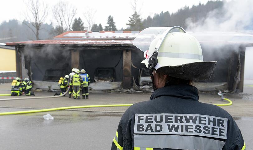 Die Bilder vom Feuerwehreinsatz nach der Explosion in Bad Wiessee.