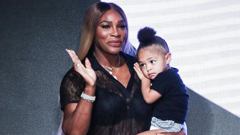 Serena Williams - hier mit Tochter Olympia auf dem Arm - hat erneut ein Mädchen auf die Welt gebracht. Serena Williams - hier mit Tochter Olympia auf dem Arm - hat erneut ein Mädchen auf die Welt gebracht.