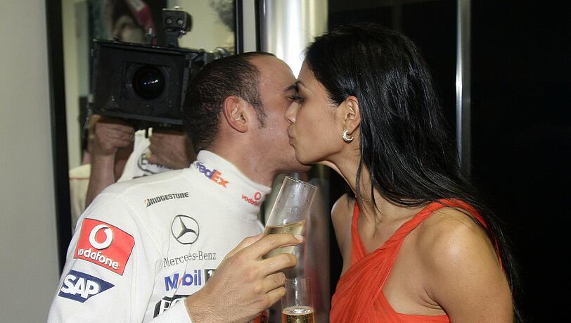 Küsschen für den schnellen Freund: Nicole Scherzinger und Lewis Hamilton Küsschen für den schnellen Freund: Nicole Scherzinger und Lewis Hamilton